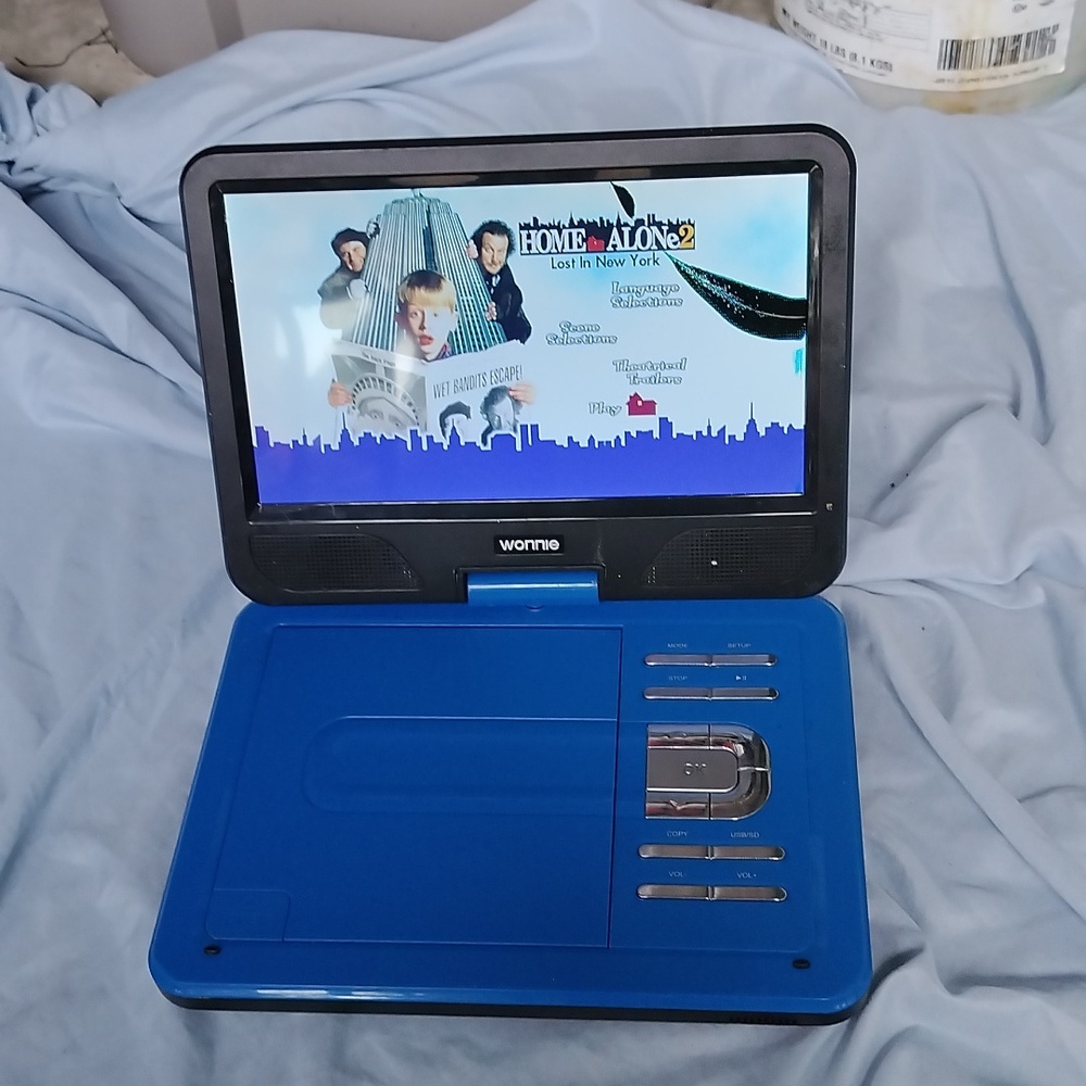 Winnie Portable DvD Player With Charger